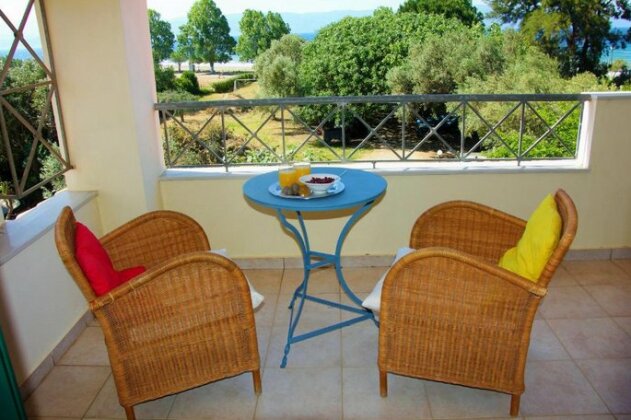 Lagoutis Beachfront House - Photo2