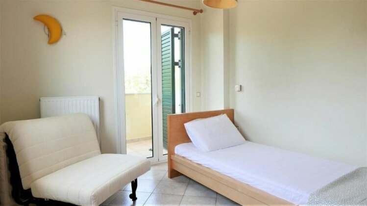 Lagoutis Beachfront House - Photo4