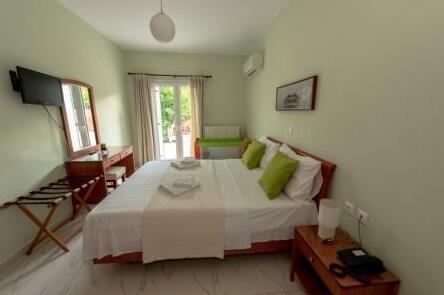 Over Sea Rooms & Villas - Photo3