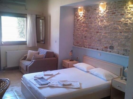 Rent Rooms Alexiou - Photo2