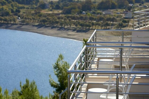 Xenia Residence & Suites