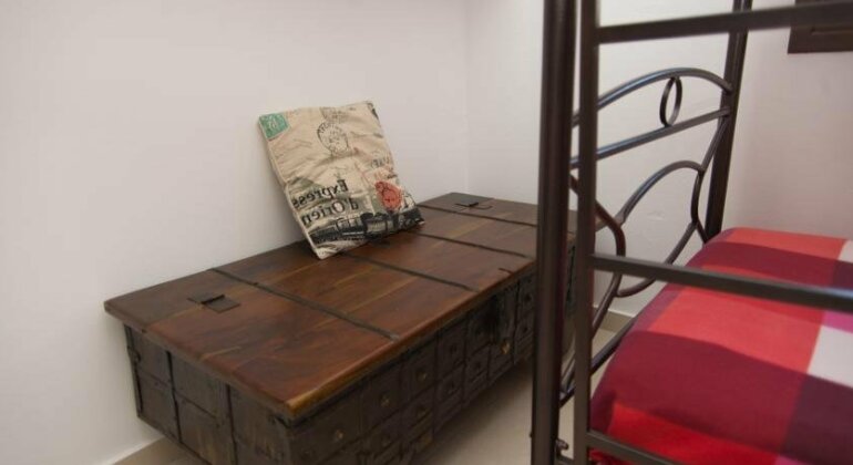 Loquat - Hilltop House - Photo2