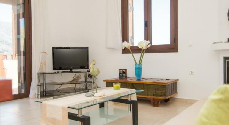 Loquat - Hilltop House - Photo3
