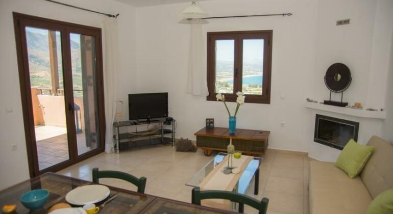 Loquat - Hilltop House - Photo4