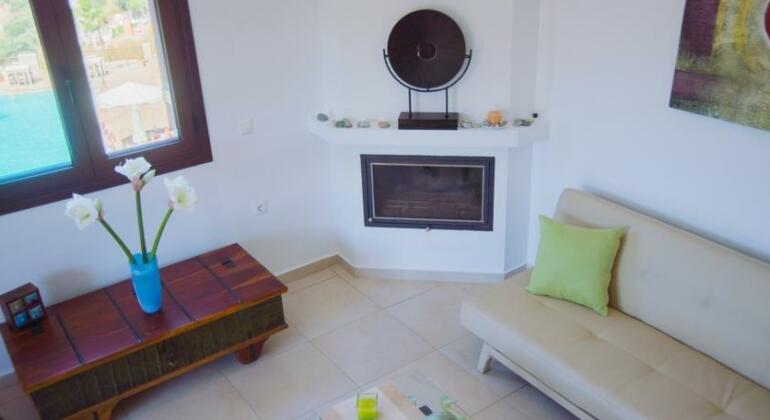 Loquat - Hilltop House - Photo5
