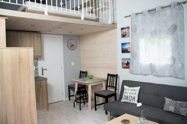 Filippou Luxury Apartments - Photo2