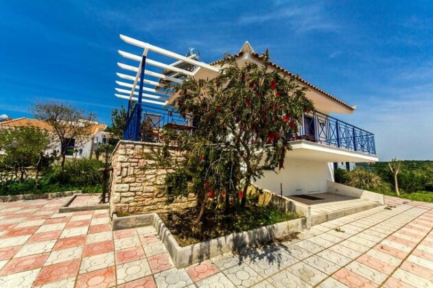 Lontos Suites - Photo2