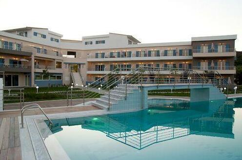 Paradise Resort Foinikounda - Photo2