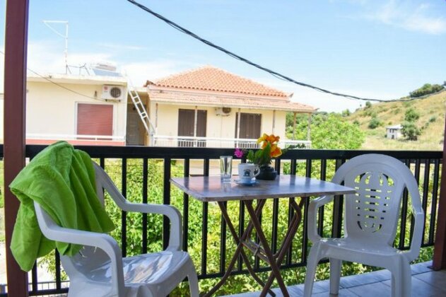 Spacious studio just 150m to the beach - Photo2