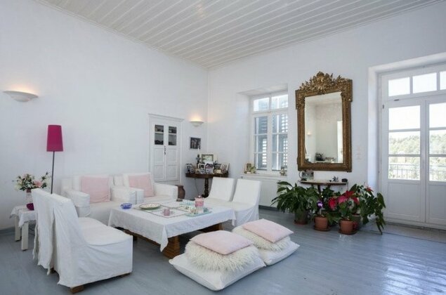Large Traditional Captains House - Photo2