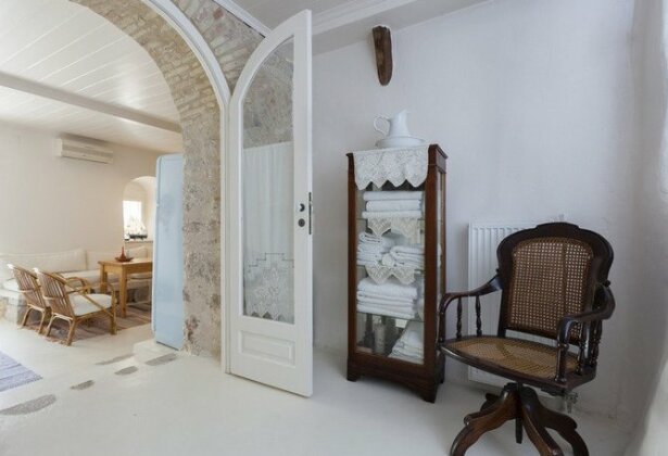Large Traditional Captains House - Photo4