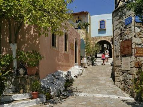 Arolithos Traditional Village Hotel - Photo3