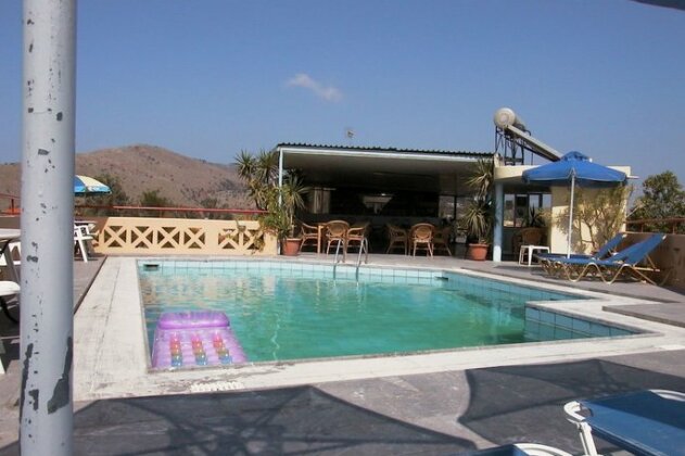 Labyrinth Hotel - Photo2