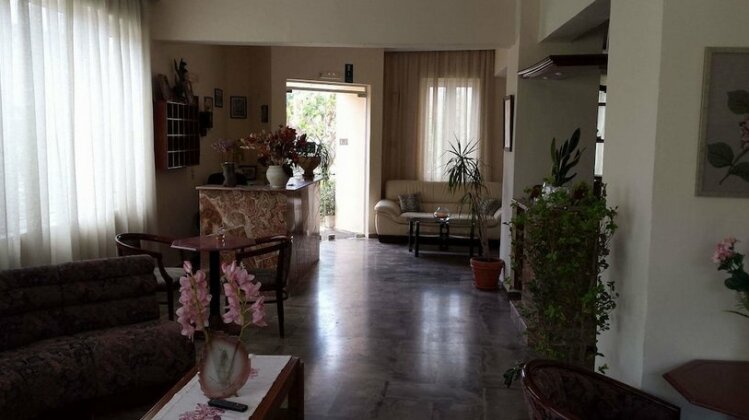 Labyrinth Hotel - Photo5