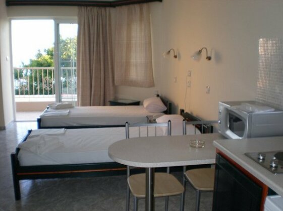 Nirvana Studios and Apartments - Photo4