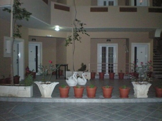 Nirvana Studios and Apartments - Photo5