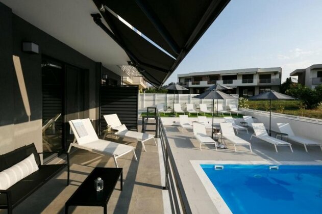 Isalos Hotel - Photo2