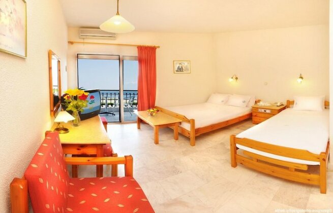 Martha's Haus Hotel - Photo5