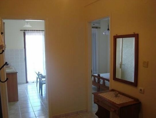 Yianna Studios & Apartments - Photo2