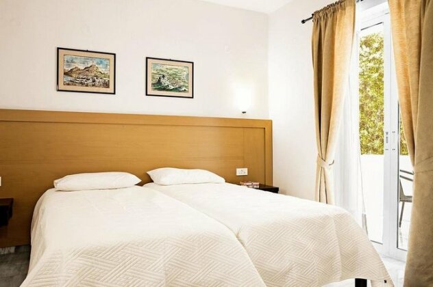 Ariana Studios and Apartments - Photo2