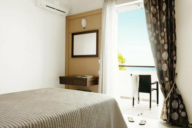 Ariana Studios and Apartments - Photo3