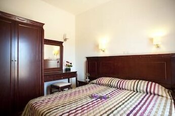 Lito Beach Hotel - Photo5