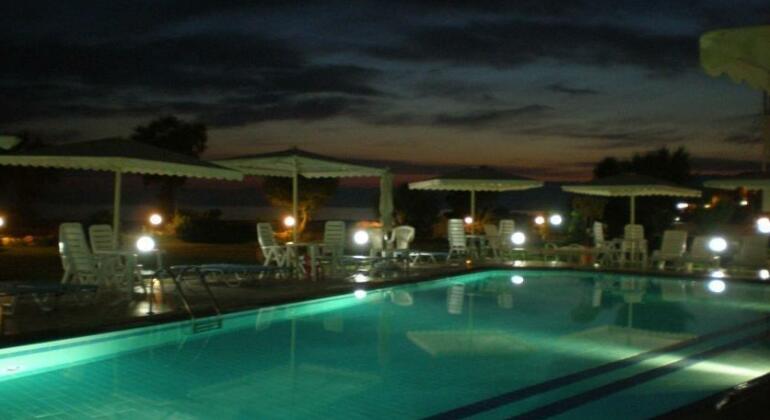Matzi Studios & Apartments - Photo2