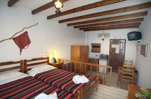 Matzi Studios & Apartments - Photo3
