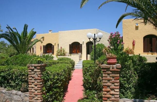 Stavros Villas and Apartments - Photo4