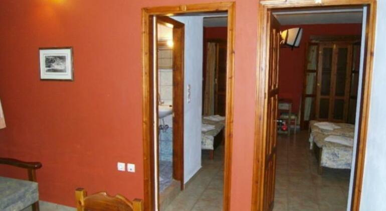 Akroyiali Apartments - Photo2