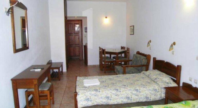 Akroyiali Apartments - Photo4