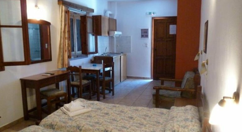 Akroyiali Apartments - Photo5