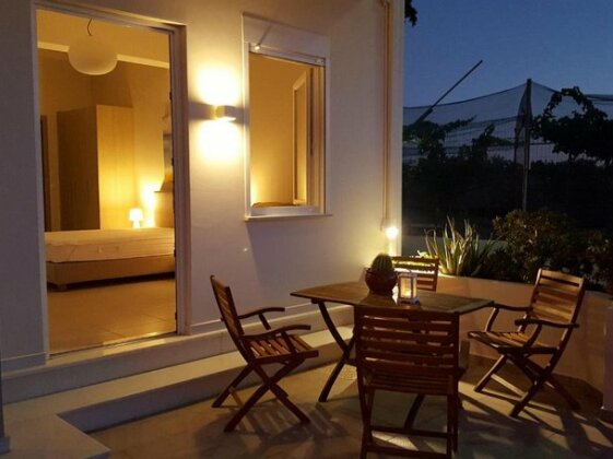 Minimalistic Apartment Near the Sea - Photo2