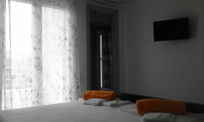Theeporto Maisonette with pool - Photo4