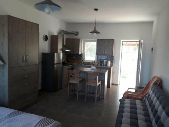 Cozy secluded studio with panoramic view - Photo2