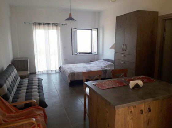 Cozy secluded studio with panoramic view - Photo3