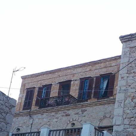  Photo 1