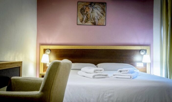 Iraklion Hotel - Photo2