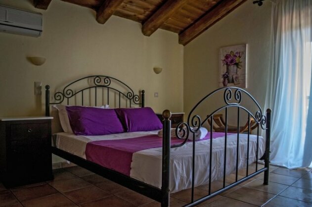 Niriides Villas - Photo4