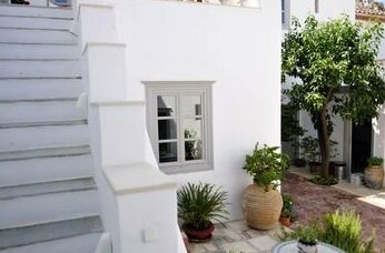 1880 Luxury Apartments - Photo2