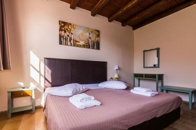 Athina Guesthouse - Photo3