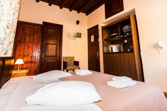 Athina Guesthouse - Photo5