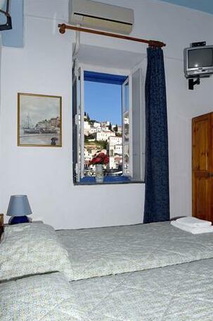 Delfini Hotel Hydra - Photo2