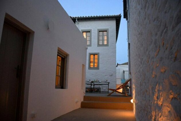 Ecloge Hydra Island - Photo2
