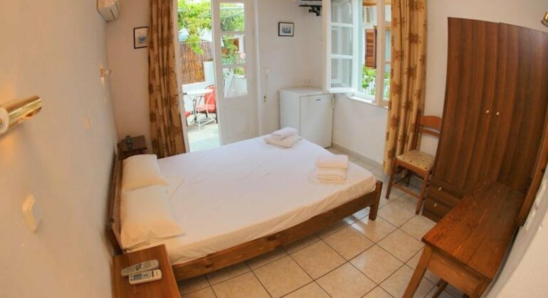 Glaros Guesthouse - Photo3