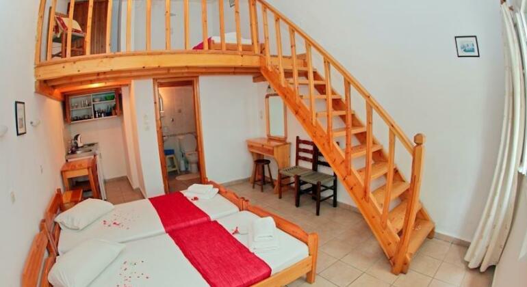Glaros Guesthouse - Photo4