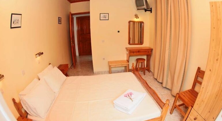 Glaros Guesthouse - Photo5