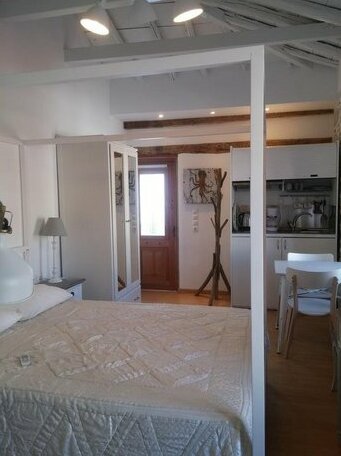 Lela's House Hydra - Photo2
