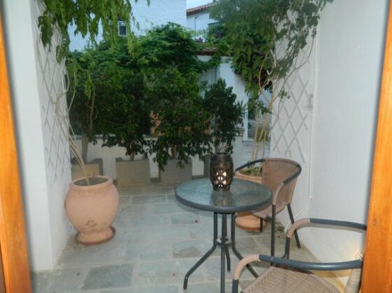 Perakis Apartments - Photo4