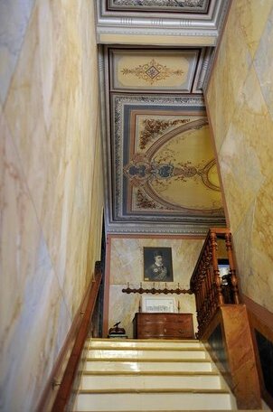 Rafalias Mansion - Photo3